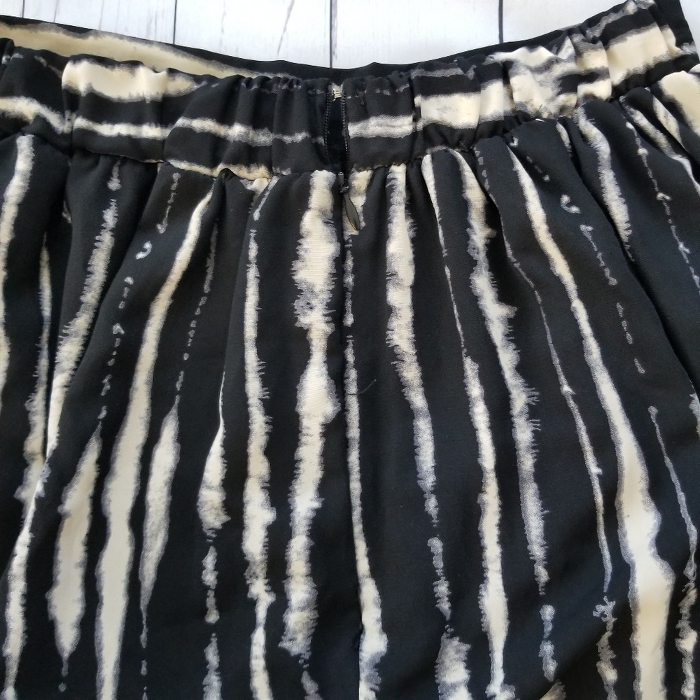 ⬇️🌹 painted threads (S) Tie Dye 3/4 Length Skirt - Picture 3 of 6